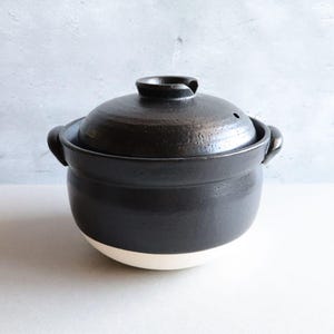 Authentic Japanese Black Glazed Donabe Rice Cooker - 1.9L (3 Go)