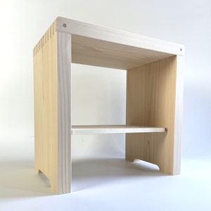 Minimalist Japanese hinoki wood bath stool with a slatted shelf, crafted for durability and traditional spa-style elegance.