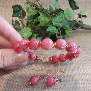 Ensemble de bracelets en pierre naturelle, Boucles d&#39;oreilles pendantes, Bijoux faits main, Accessoires femme, Bracelets femme, Coffret cadeau pour elle, Ensemble sur emballage métallique