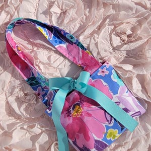 Sac à main doux pour fille avec fermeture à noeud : accessoire parfait pour les anniversaires ou Pâques, se marie parfaitement avec notre robe assortie
