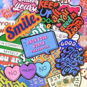 Puede incluir: Una colección de pegatinas coloridas con frases motivadoras. Las pegatinas presentan varios diseños, incluyendo formas de corazón, bocadillos de diálogo y textos como "Smile", "Know Your Worth" y "Make Your Move". La paleta de colores incluye rosa, azul, naranja y morado.