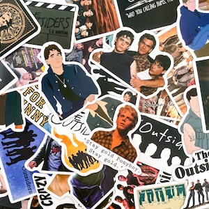 100 pegatinas aleatorias de Outsiders, pegatinas de películas antiguas, pegatinas para amantes del cine, pegatinas retro, pegatinas de cultura pop, pegatinas coleccionables de fans