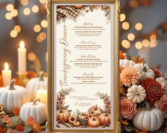 Könnte beinhalten: Ein vertikales Thanksgiving-Dinner-Menü in einem verzierten Goldrahmen. Der Text listet Vorspeisen, Hauptgang, Beilagen und Desserts auf, darunter Kürbissuppe, Truthahn, Maisbrotfüllung und Kürbiskuchen, signiert von The Andersons.