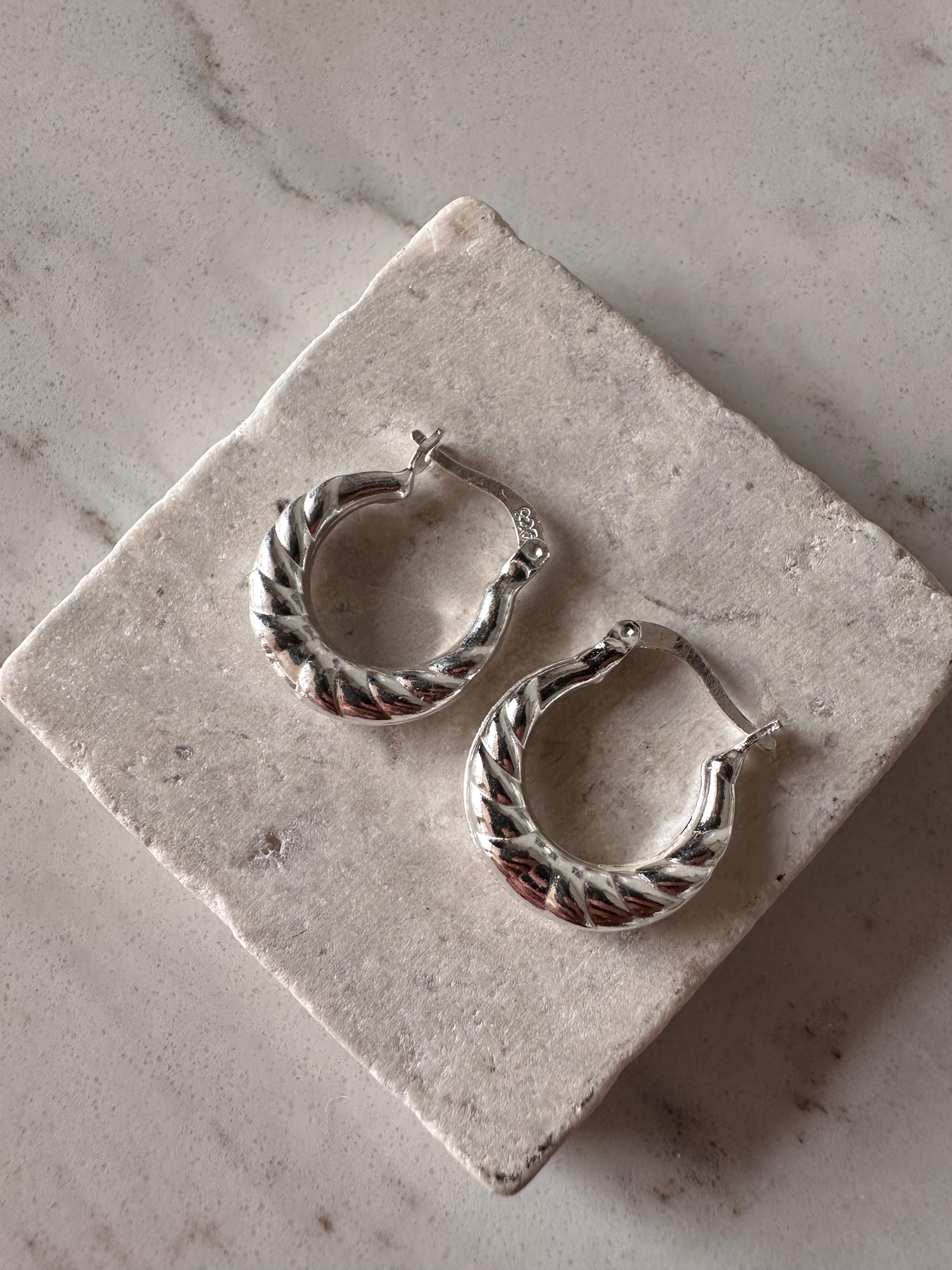 Victorian Style Solid 925 Sterling Silver Gypsy Creole Hoop Earrings - 29mm - Hinged Snap Closure