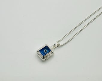 Collar con colgante de ojo malvado vintage rectangular minimalista de plata de ley 925, cadena de 45 cm, talismán protector de esmalte azul.