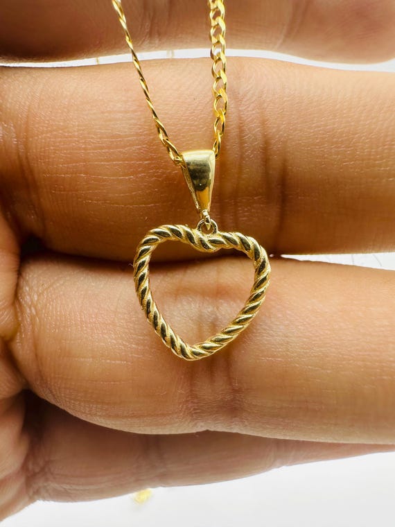Solid 9ct Yellow Gold Twisted Minimalist Heart Pendant 18 Inch