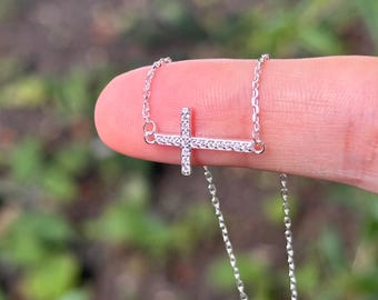 Minimalist Tiny Cross Pendant Necklace in Sterling Silver,Cross Pendant Necklace,Jesus Cross Neckace