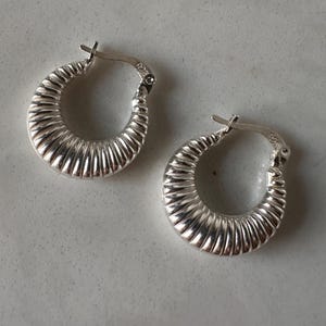 925 Sterling Silver Shell Creole Earring,Sterling Silver Oval Hoop Earring,10mm Creole Hoop Earring,Minimalist Creole Hoop Earring