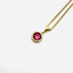 9 karat guld minimalistisk rubin runt Halo-hänge – Vintage rött ädelstenshalsband med Halo-motiv, gåva