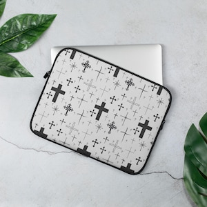 Cross Design Laptop Sleeve: Neoprene, Faux Fur Lined