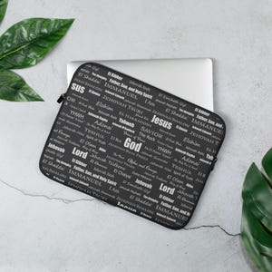 Lightweight Laptop Sleeve: Water Resistant Neoprene with Faux Fur Lining