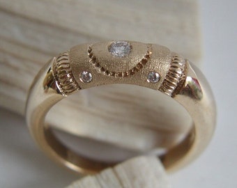 Antigue Vintage Style 5 Flush Set Diamond Wedding Engagement Ring Band in textured, hammered in Gold