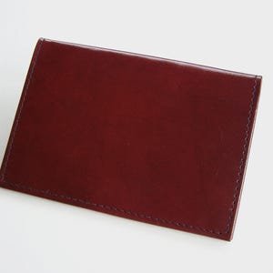Funda para chequera con talón superior color burdeos - Cuero marsala/granate - Funda para chequera con talón superior de cuero