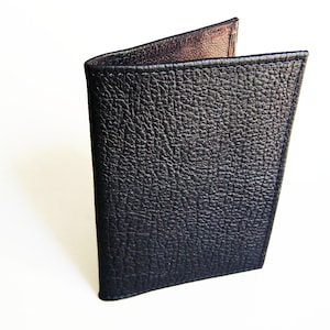Funda para chequera de cuero negro con parte superior de la tapa - Funda para chequera de cuero negro con parte superior de la tapa de la tapa muy texturizada
