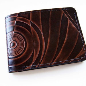 Cartera de cuero marrón hecha a mano - Bi-fold delgado con diseño Art Déco - Cartera de cuero para hombre - Interior estilo ""B"