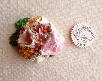 Mauve ecru sugar pink peach yellow - Vintage style roses blossoms Millinery flower glittered micro corsage