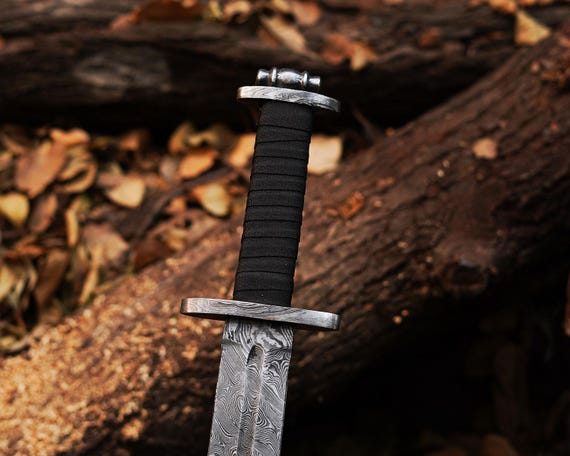 Hand Forged Damascus Steel Viking Sword: Ragnar Cosplay, Leather Sheath