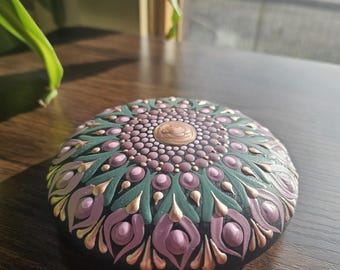 Handgeschilderde decoratieve mandalasteen