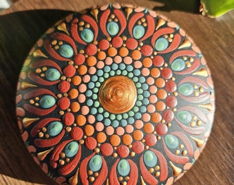 Handgeschilderde decoratieve mandalasteen