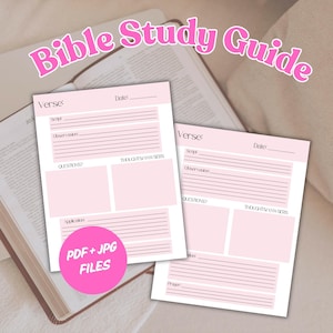 Könnte beinhalten: Zwei rosa Bibelstudien-Leitfäden mit linierten Abschnitten für Notizen und Fragen. Der Text "Bible Study Guide" steht in rosa Schrift oben. Ein rosa Kreis mit "PDF + JPG FILES" befindet sich unten links. Ein offenes Buch im Hintergrund.