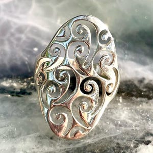 Sterling Silver Swirl Ring | Size 9 Statement Ring | Vintage 925 Filigree Overlay | Lightweight Sculptural Art Nouveau Scroll Ring |REF1235