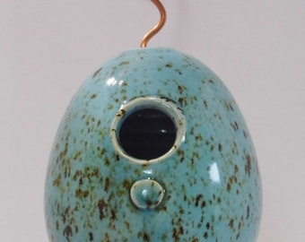 Bonnet Blue - Highfired stoneware clay Birdhouse