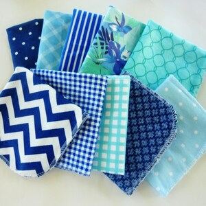 10 blue reusable paper towels in a variety of blue and white patterns.  Patterns include dot, gingham, stripe, Hawaiian floral, keyhole, chevron, tiny medallion.