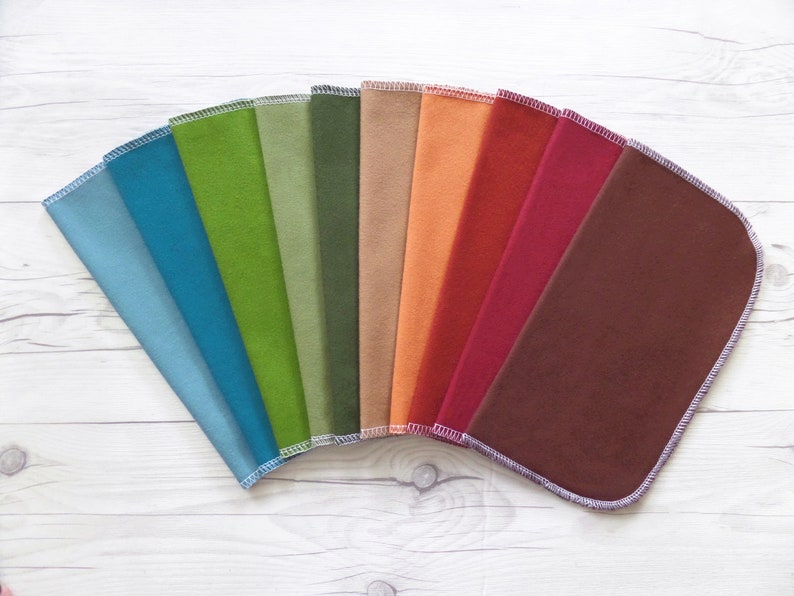 A fan shape of 10 paperless  towels in a mix of colors that match this set.  Colors include light teal, dark teal, olive, sage, rifle, tan, orange, burnt orange, maroon, brown.