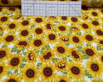 100 percent cotton fabric beautiful sunflowers. Quantity 1= fat quarter. Greater than 1 is a continuous cut.