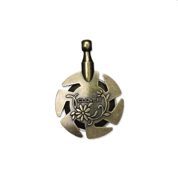 Clover Pendant Yarn Cutter, Metal with Antique gold finish.