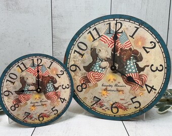 Relojes de pared, estilo vintage, ositos de peluche, temática patriótica.