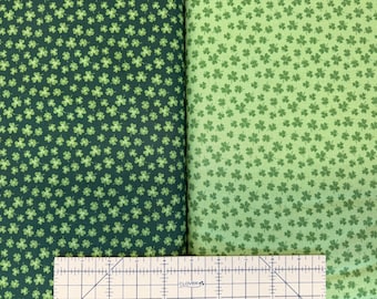 Tela 100% algodón con estampado de tréboles verdes. Elige verde claro u oscuro. Cantidad 1 = cuarto de metro. Si la cantidad es mayor que 1, se trata de una pieza continua.