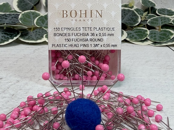 Bohin Plastic Head pins, bright fuchsia color, 1–3/8 inches
