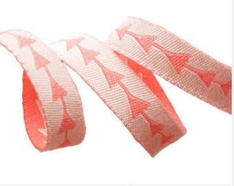 A single 2 yard piece of  this 3/8-inch woven jacquard ribbon, reversible, coral and cream arrows.