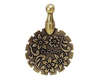 Clover Pendant Thread Cutter, Metal with Antique gold finish.
