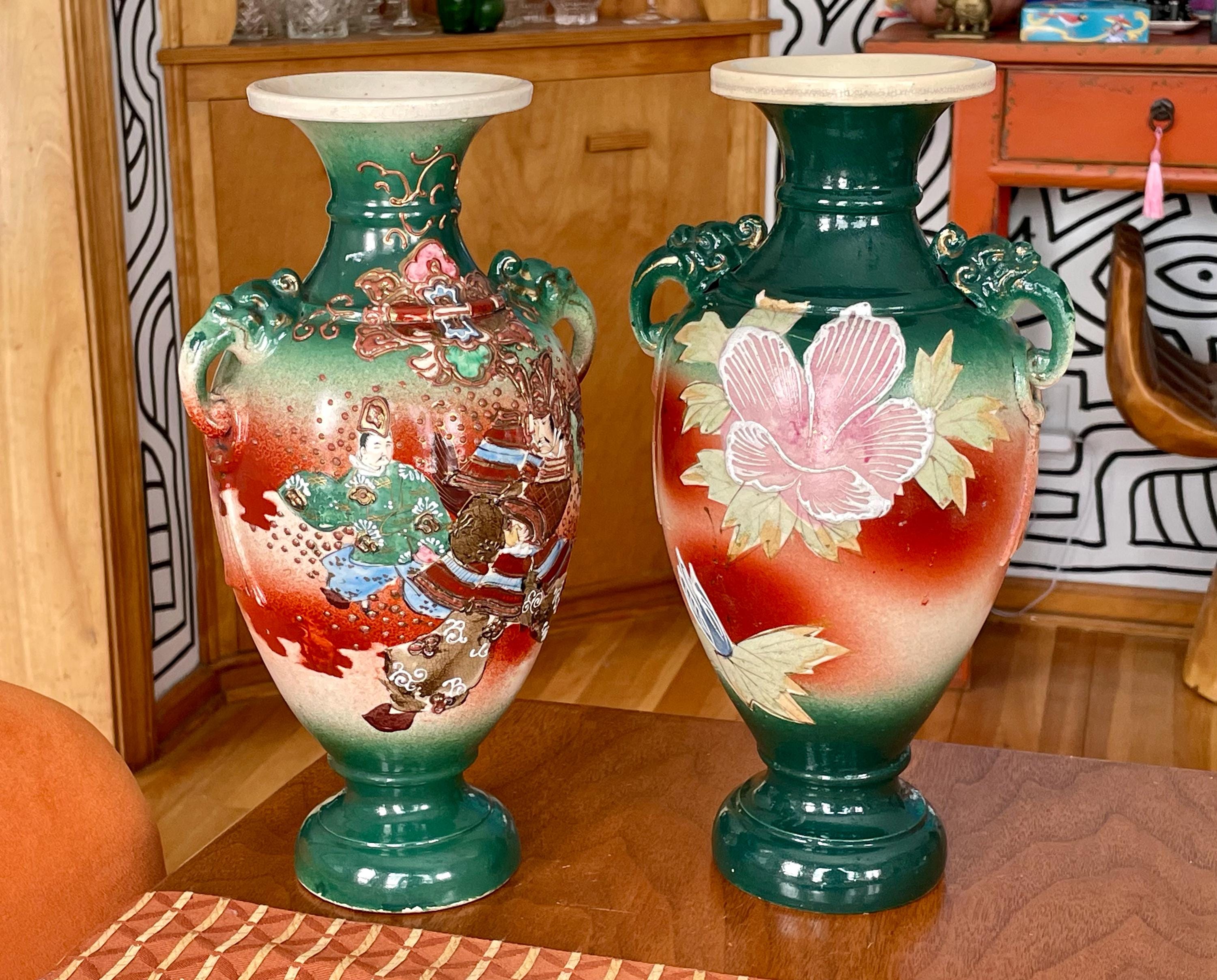 ヴィンテージ手描き陶器花瓶：赤、緑、戦士、花のモチーフ - Etsy 日本