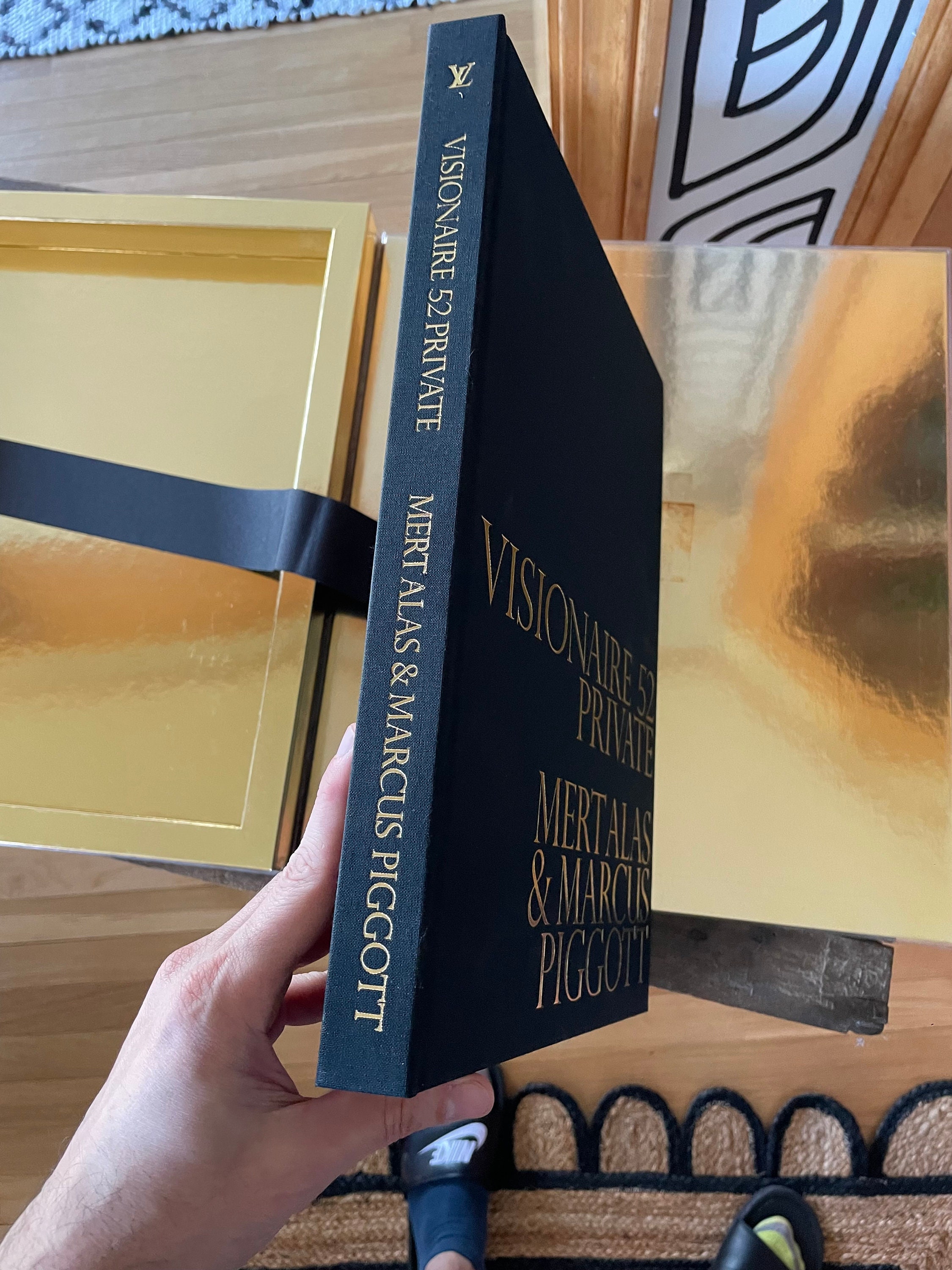 レア本　visionaire 52 ルイヴィトン　美品 Visionaire 52 Private” Rare LV Published Book. Collector's