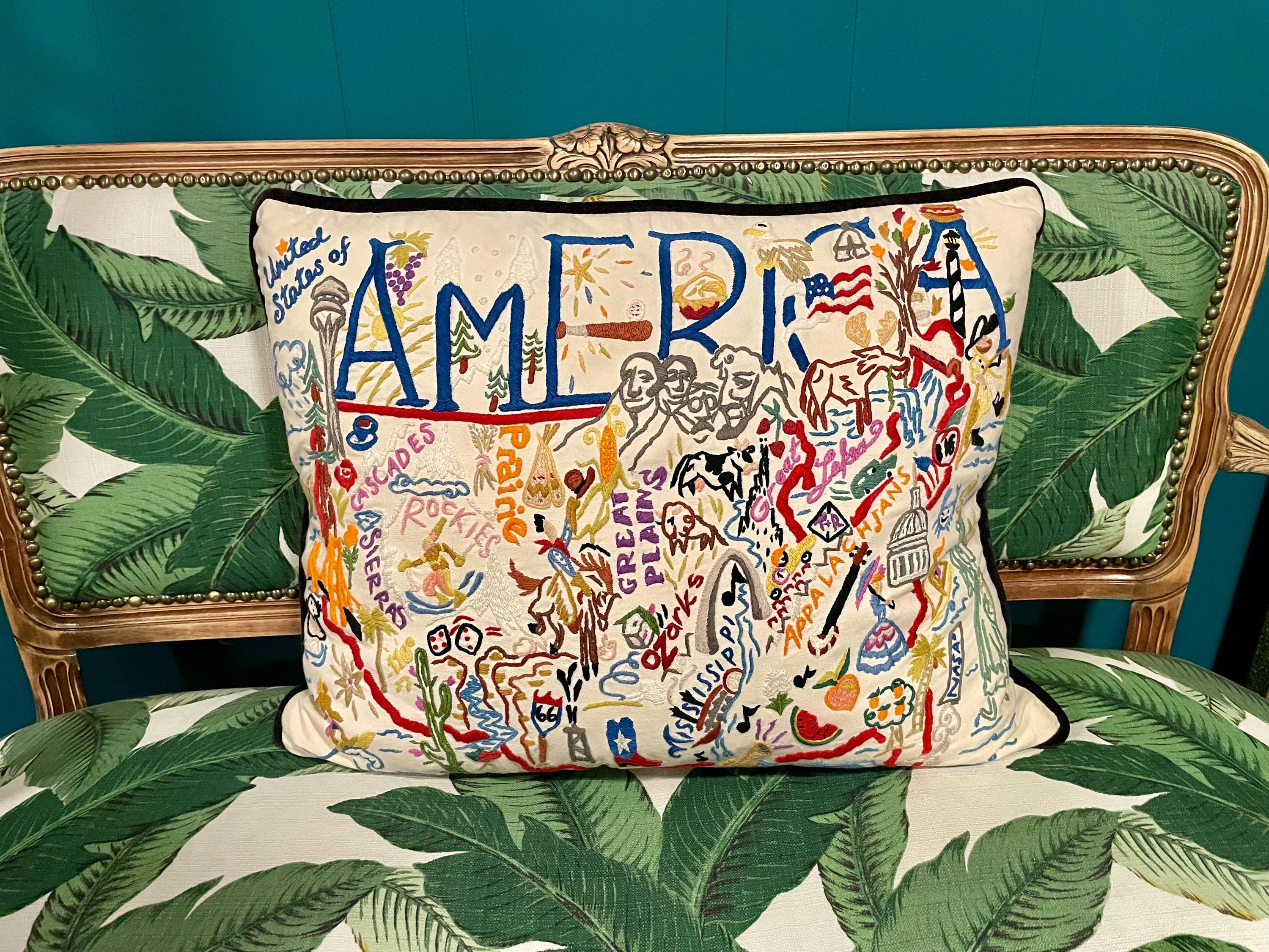 ヴィンテージ ラージ CatStudio America 刺繍入り枕 (2004) アメリカ