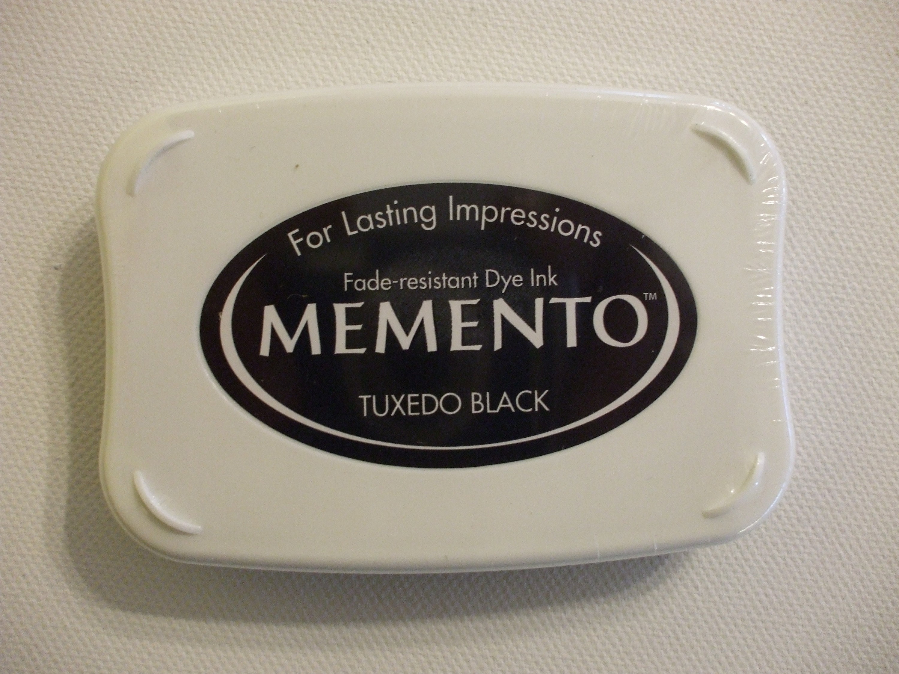 Memento Ink Pad for Precise and Vibrant Stamp Impressions 