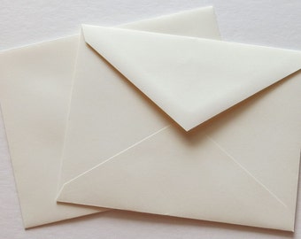 PPE43  Qty. of 50 A2 70 lb. Vanilla Paper Envelopes 4 3/8 x 5 3/4 (11.11cm x 14.61cm)