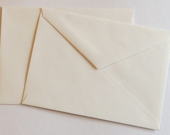 PPE44  Qty. of 50 A6 70 lb. Vanilla Paper Envelopes 4 3/4 x 6 1/2 (12.07cm x 16.51cm)