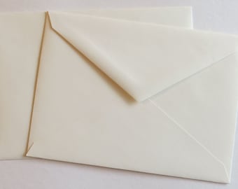 PPE45  Qty. of 50 A7 70 lb. Vanilla Paper Envelopes 5 1/4 x 7 1/4 (13.34cm x 18.42cm)