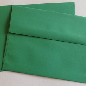 PE30 25 pc. Color Envelopes A7 60 lb. 5 1/4 x 7 1/4 13.34cm x 18.42cm Holiday Green