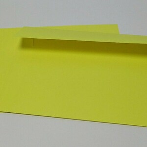 PE30 25 pc. Color Envelopes A7 60 lb. 5 1/4 x 7 1/4 13.34cm x 18.42cm Lemon Yellow