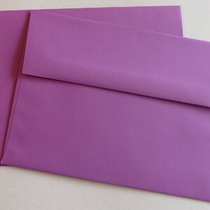 PE30 25 pc. Color Envelopes A7 60 lb. 5 1/4 x 7 1/4 13.34cm x 18.42cm Primary Purple