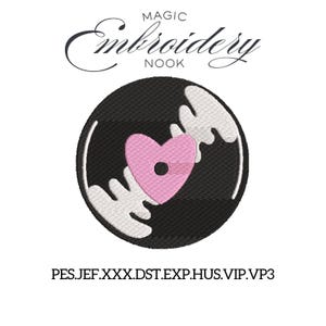Diseño de bordado de canción de amor. Bordado musical de San Valentín. Diseño de CD y tocadiscos. Archivo digital de disco de amor. Bordado romántico.