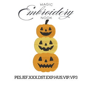 Pode incluir: Um design bordado com três abóboras empilhadas em tons de laranja e amarelo, cada uma com um rosto esculpido. O texto "MAGIC Embroidery NOOK" está arqueado acima das abóboras. Abaixo, códigos de tipo de arquivo.