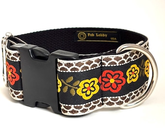 BAVARIAN HUGE DAISY 2" wide Dog collar Black, tan, yellow, red. Size choices. With black buckle. Comfort collar. Folk art festival collar
