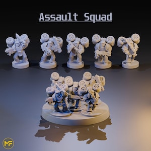Könnte beinhalten: Eine Sammlung von Miniaturfiguren, die eine Angriffsgruppe darstellen. Die Figuren befinden sich in einer Kampfhaltung, mit detaillierter Rüstung und Waffen. Der Text "Assault Squad" wird über den Figuren angezeigt.