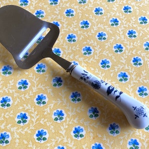 Vintage Cheese Server Knife Blade in Blue White Danube, Asian Blue Willow Scroll design charcuterie knife, French Country Table Utensils image 1